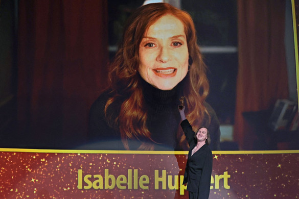 Isabelle Huppert életműdíjat kapott a 72. Berlini Nemzetközi Filmfesztiválon