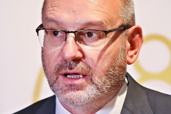 Fidesz: A dollárbaloldal most is megszorításokkal venné el a pénzt a családoktól