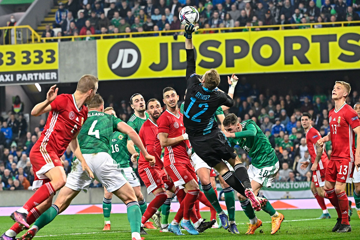 Dibusz bravúros védései győzelmet értek Belfastban