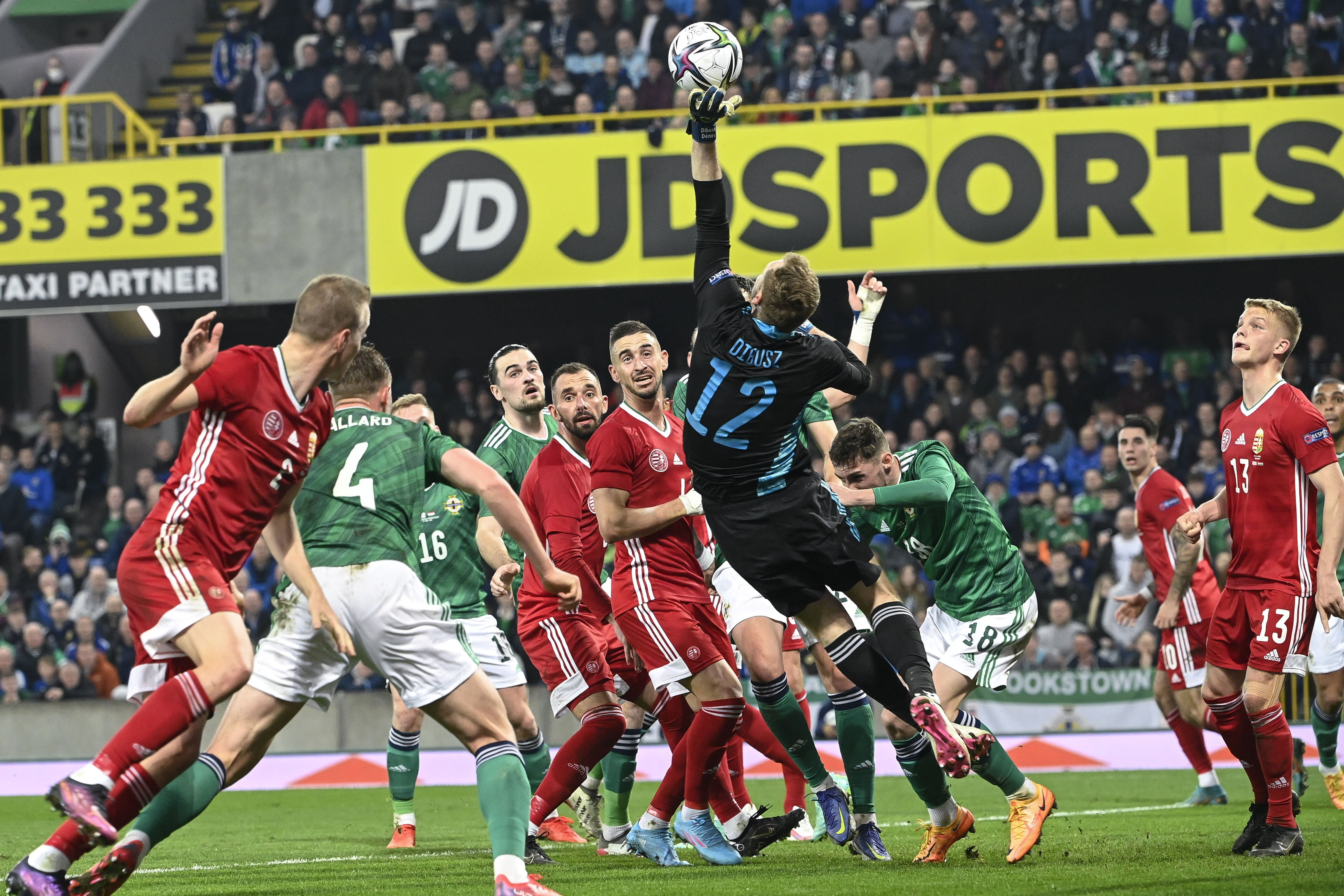 Gyenge játék, de vékony győzelem az északírek ellen