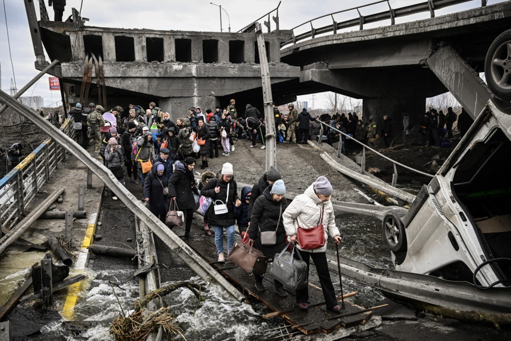 Lebombáztak egy hidat az oroszok Irpinyben
