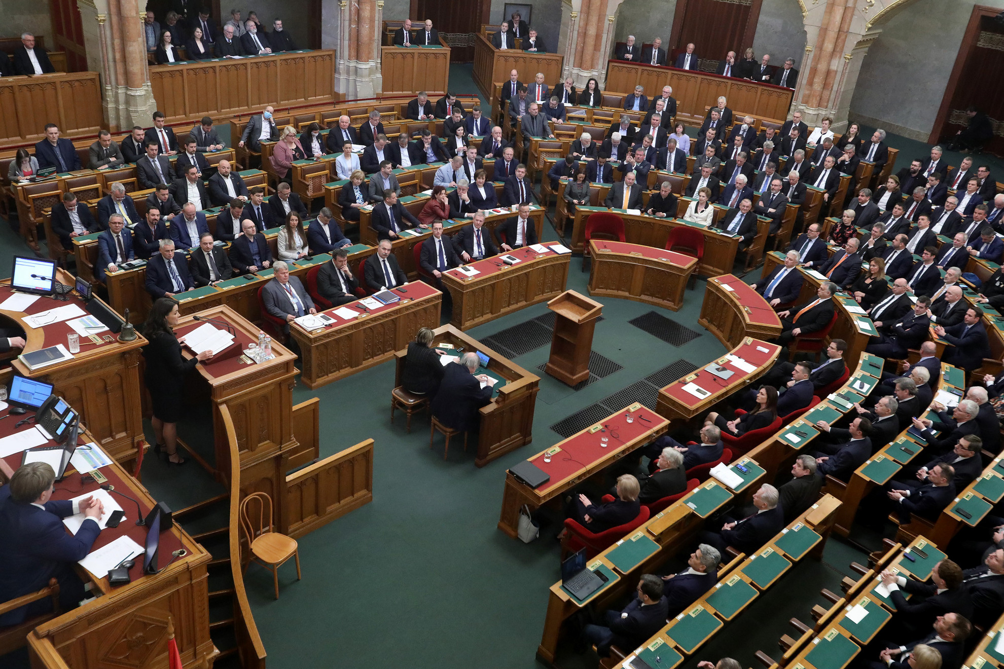 Novák Katalin, a kormányzó Fidesz-KDNP köztársaságielnök-jelöltje beszédet mond az Országgyűlés plenáris ülésén, ahol megválasztják az új államfőt 2022. március 10-én