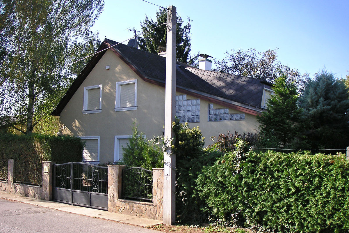 A ház, ahol Kampusch több mint nyolc és fél éven át raboskodott, ma az ő tulajdona