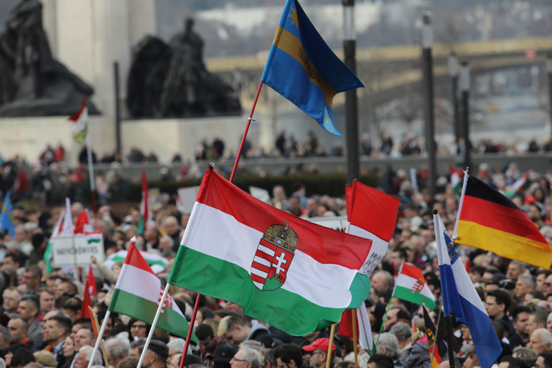 Teljesen megtelt a Kossuth tér Orbán Viktor ünnepi beszédére