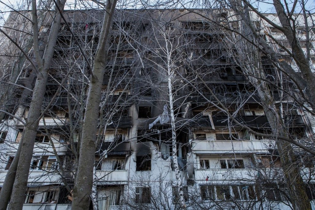Súlyosan megrongálódott épület Szaltivkában, a harkivi régióban