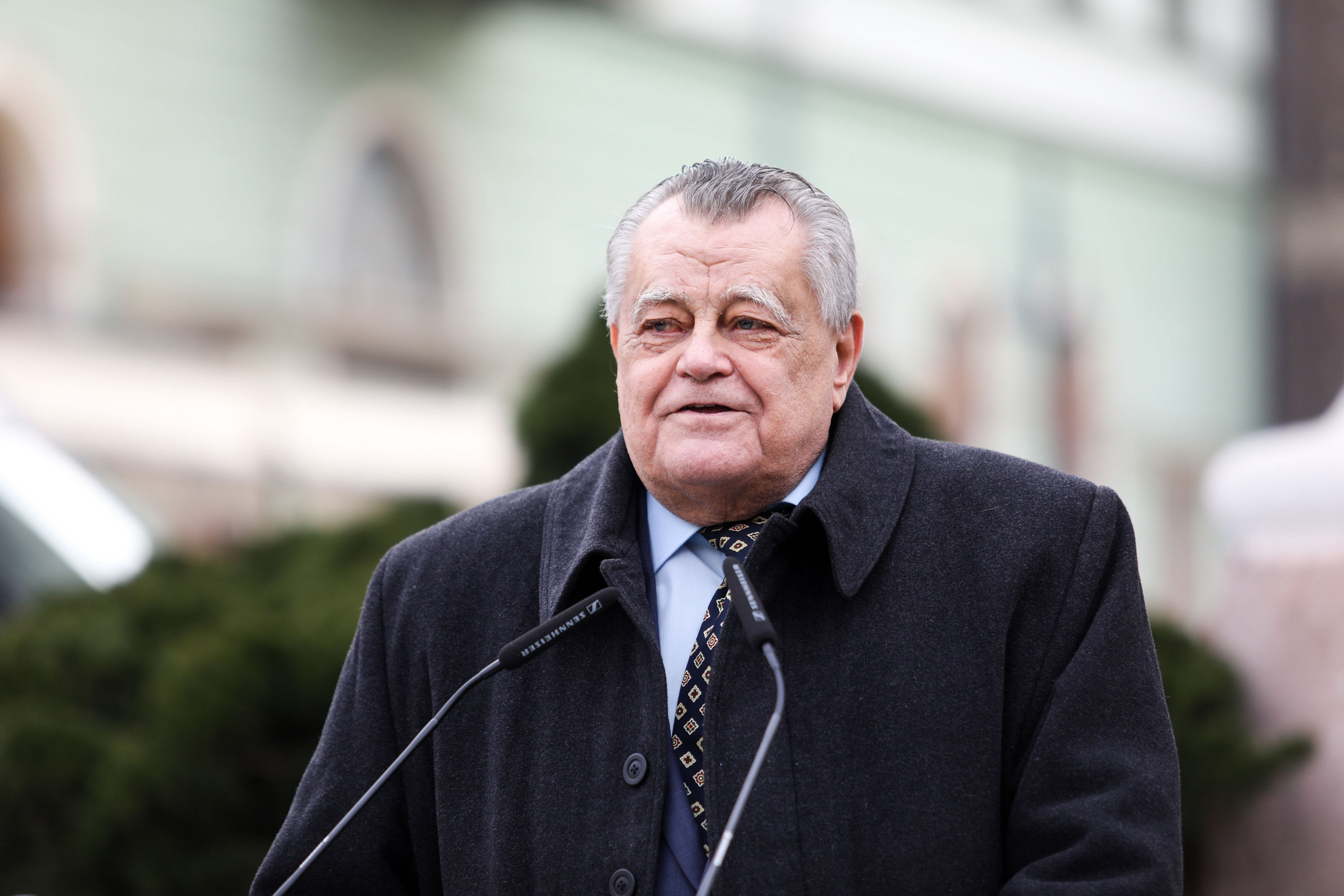 Széles Gábor nagyvállalkozó, a Videoton és Ikarus elnök-tulajdonosa beszédet mond Kaposváron a Kossuth téren az átadás napján, 2022. március 5-én