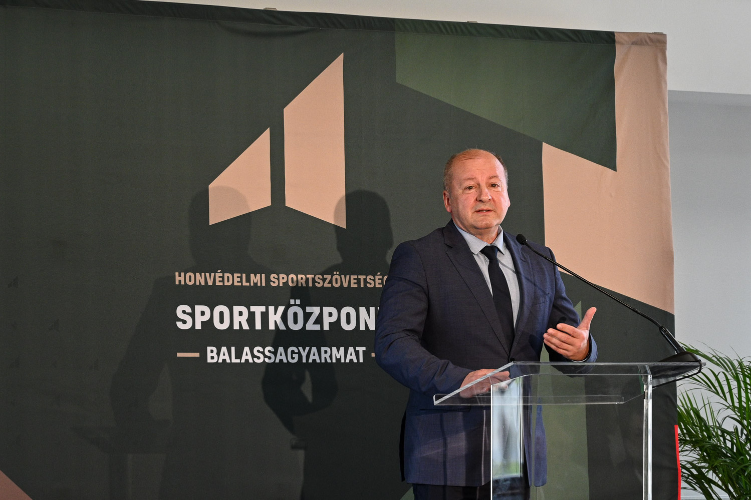 Átadták a honvédelmi sportközpontot Balassagyarmaton