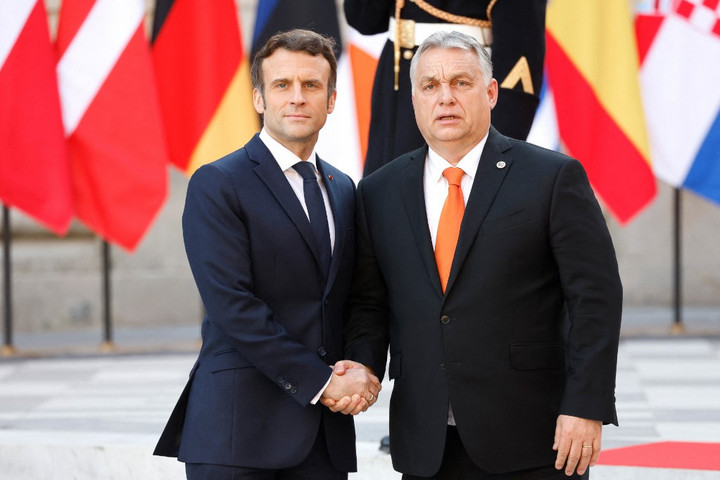Macron sietve Párizsba hívta Orbánt, hogy meggyőzze Ukrajna EU-csatlakozásáról
