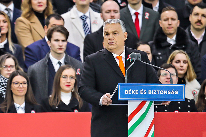 Orbán következetesen békepárti, Márki-Zay összevissza beszélt