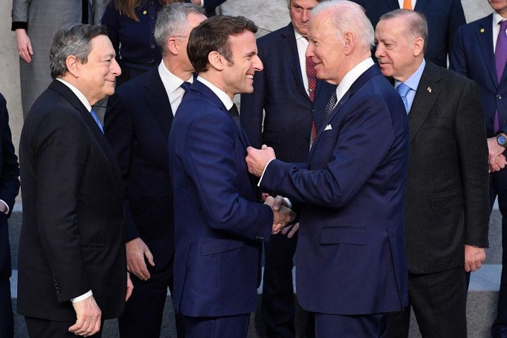 Macron óvatosságra intett Biden varsói szavai után