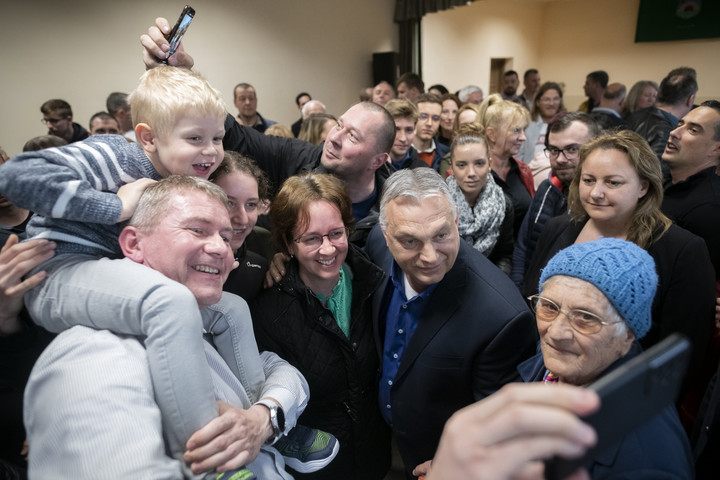Orbán Viktor: Ki kell maradni a háborúból!