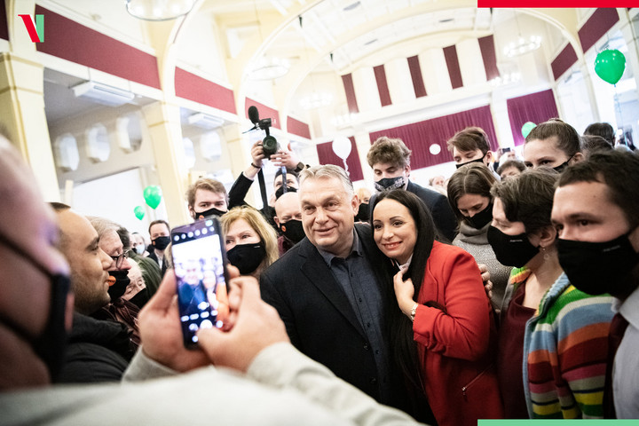 Orbán a legnépszerűbb politikus