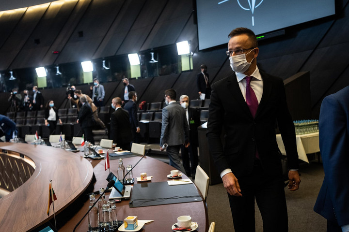 Szijjártó: A NATO nem résztvevője a háborúnak