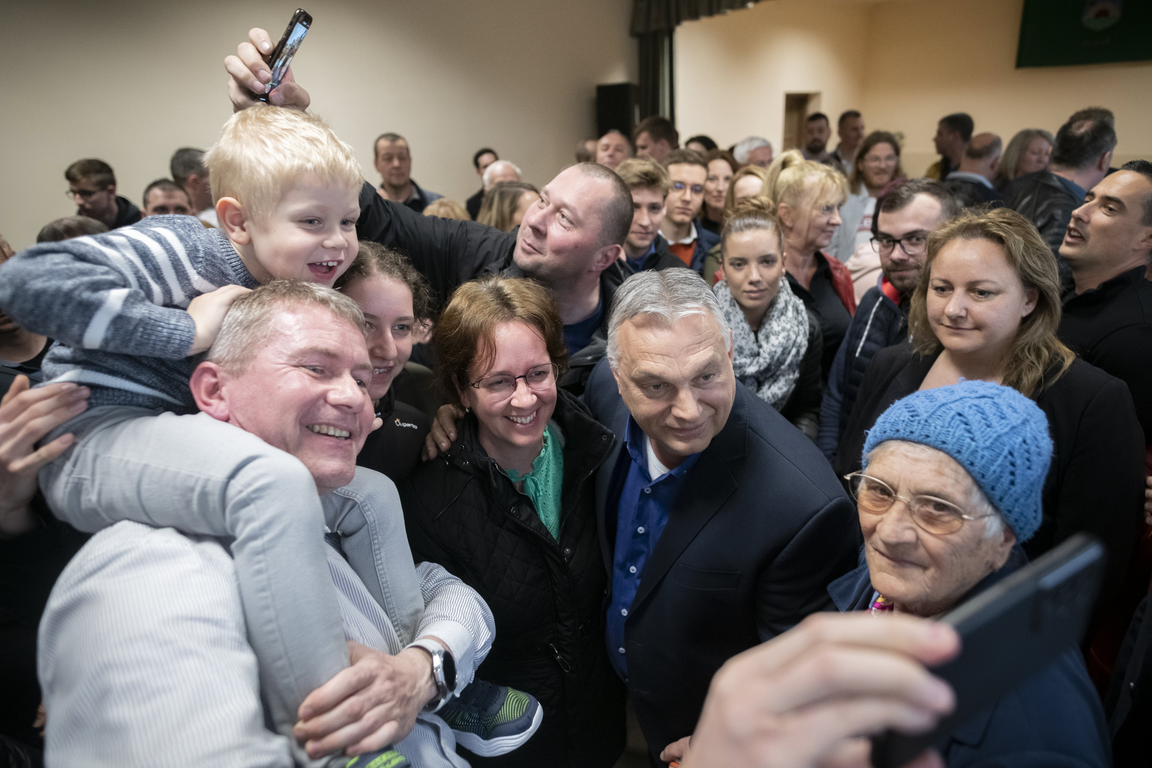 Orbán Viktor: Ki kell maradni a háborúból!