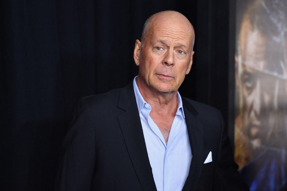 Szívszorító videót mutatott a súlyos beteg Bruce Willisről a felesége