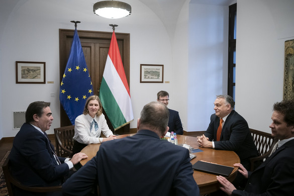 Példaértékűen kezeli a válságot Magyarország