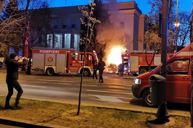 Nekihajtottak a bukaresti orosz nagykövetségnek