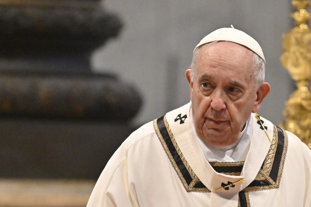 Ferenc pápa a krizmaszentelő misén a vatikáni Szent Péter-bazilikában nagycsütörtökön