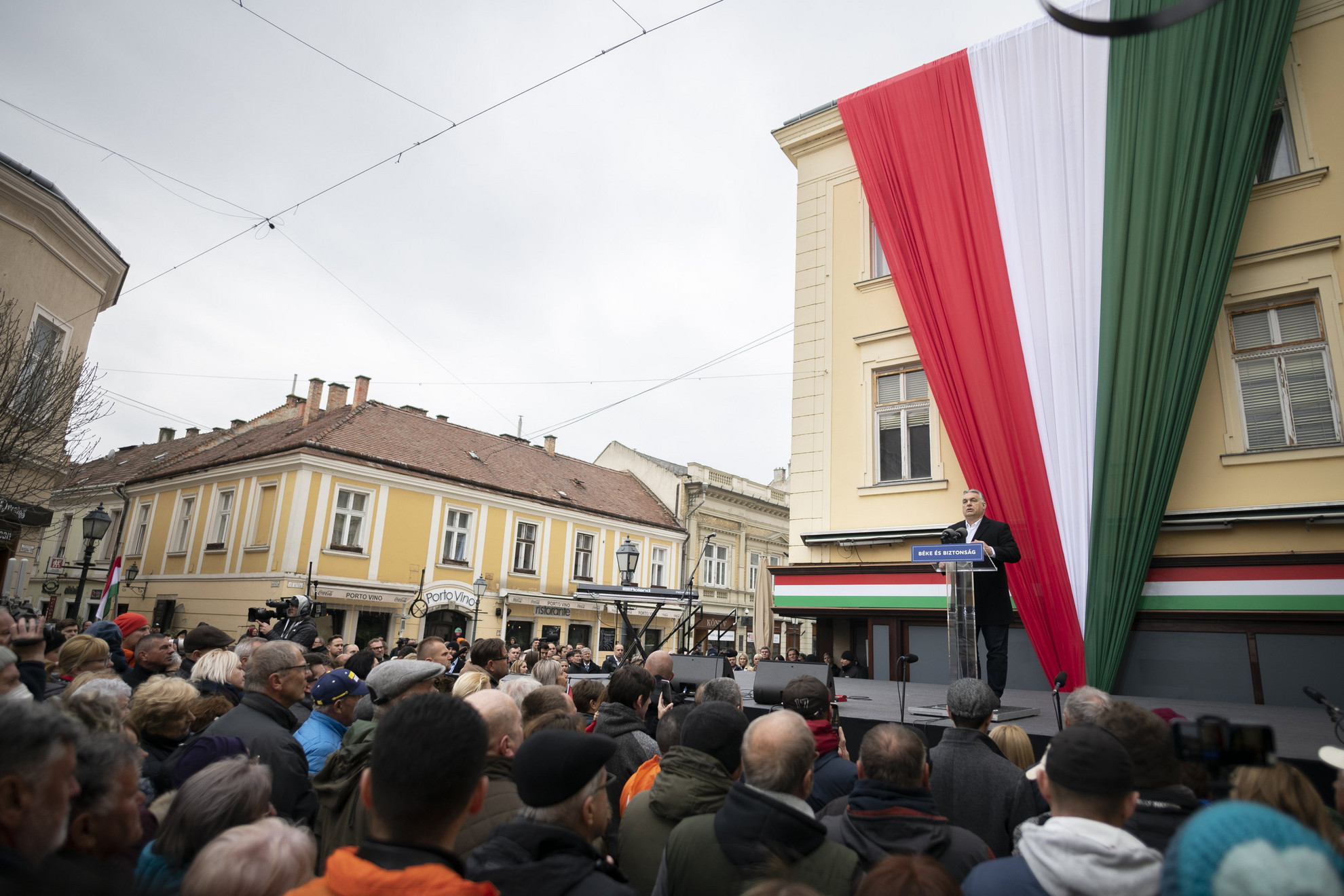 Fotó: MTI/Miniszterelnöki Sajtóiroda A Miniszterelnöki Sajtóiroda által közreadott képen Orbán Viktor miniszterelnök, a Fidesz elnöke beszédet mond a Fidesz-KDNP kampánygyűlésén Székesfehérváron