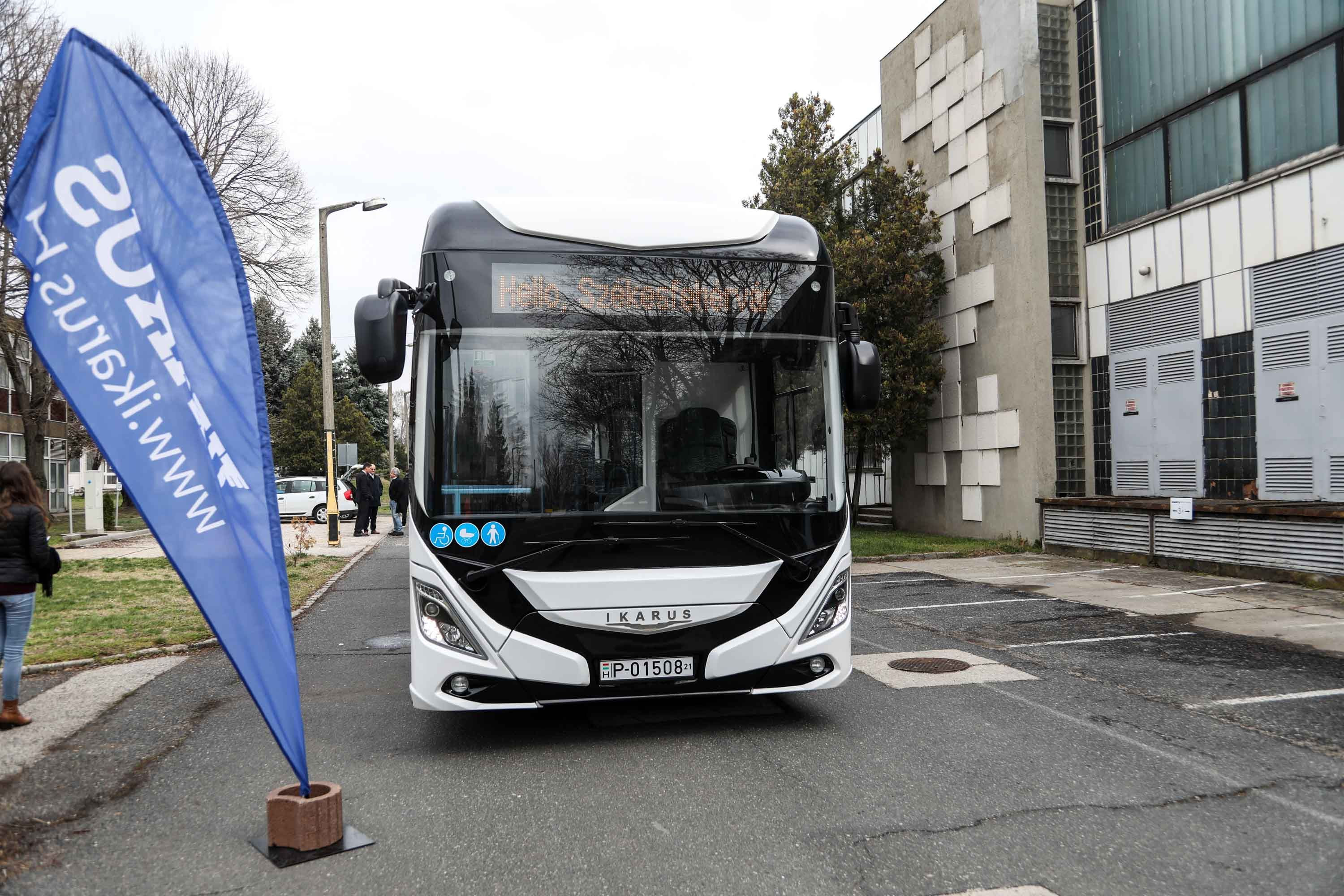 Ikarus 120e