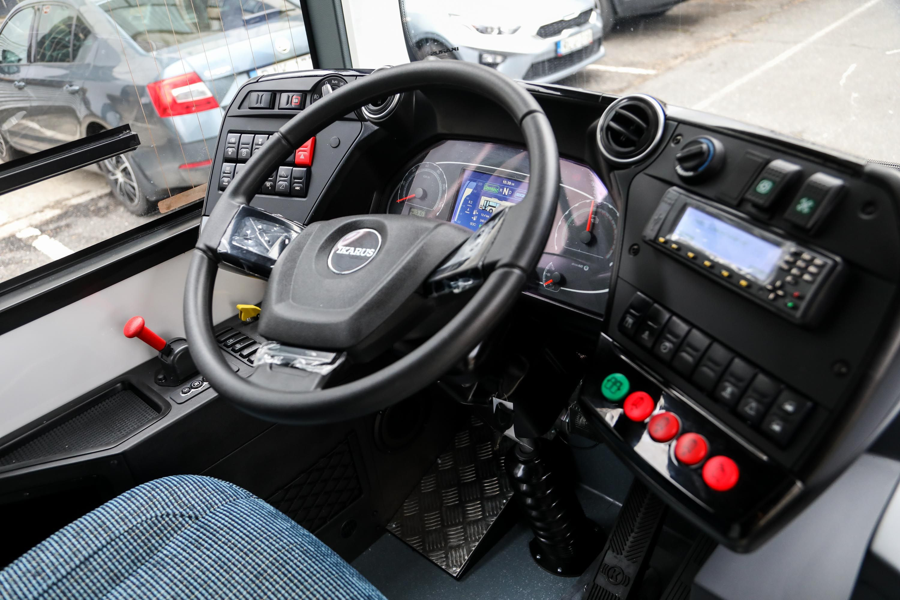 Ikarus 120e
