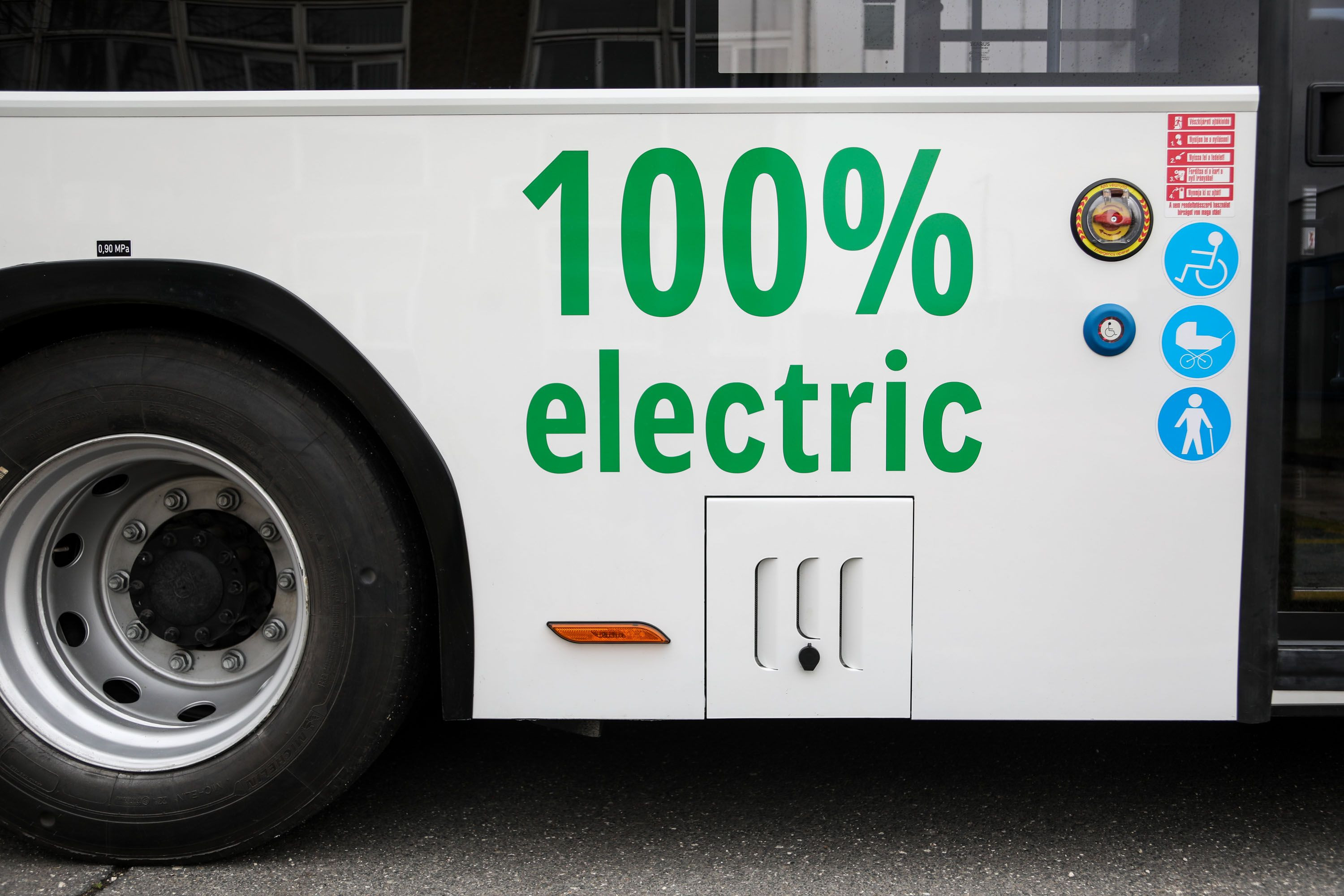 Ikarus 120e