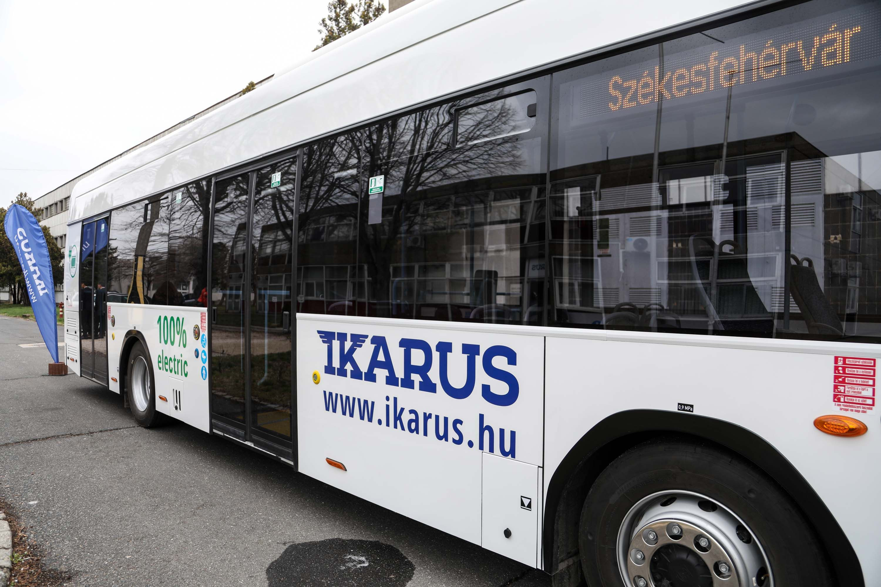 Ikarus 120e