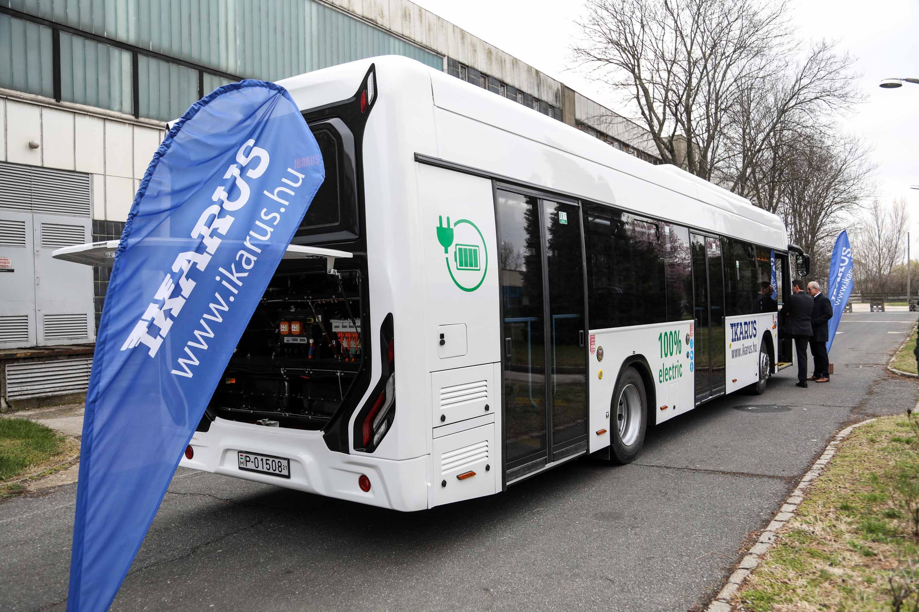 Ikarus 120e