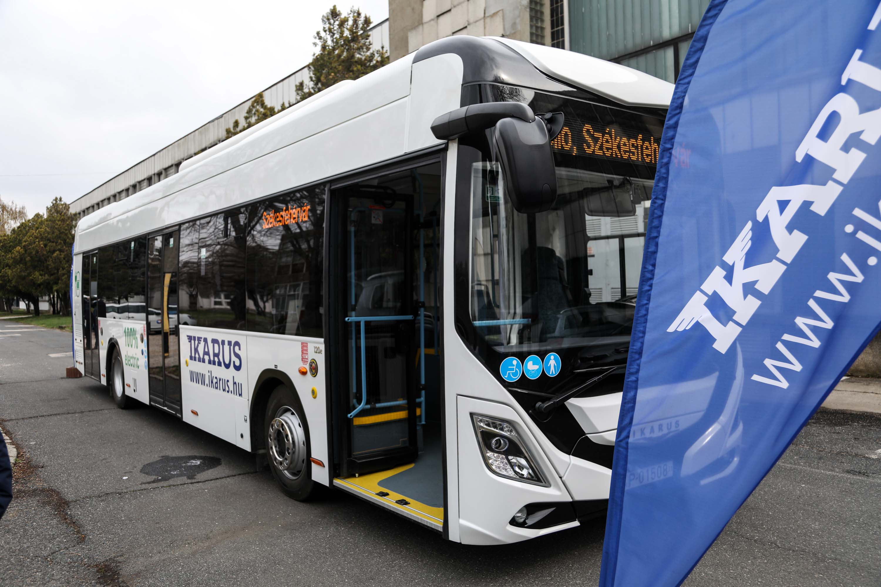 Ikarus 120e