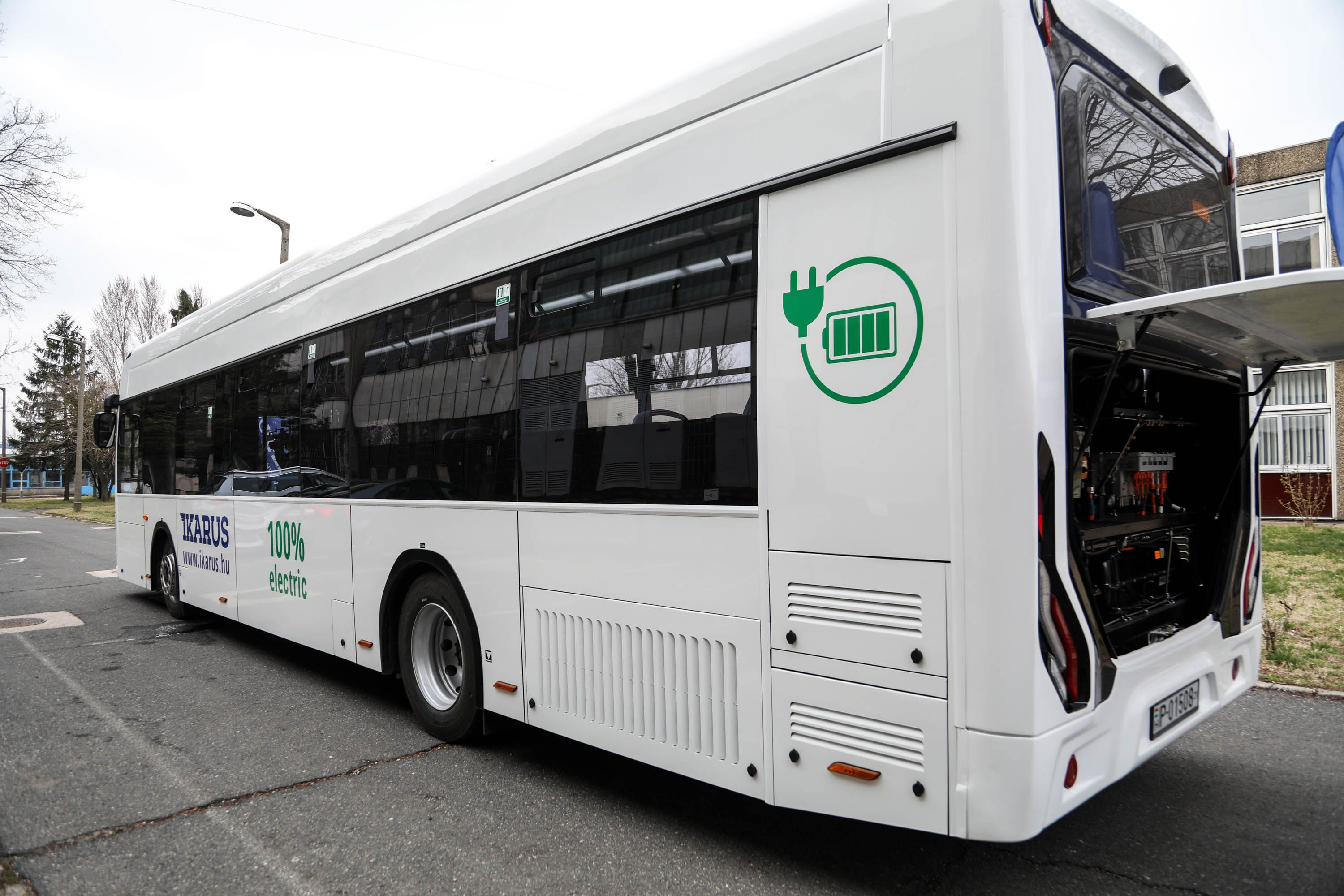 Ikarus 120e