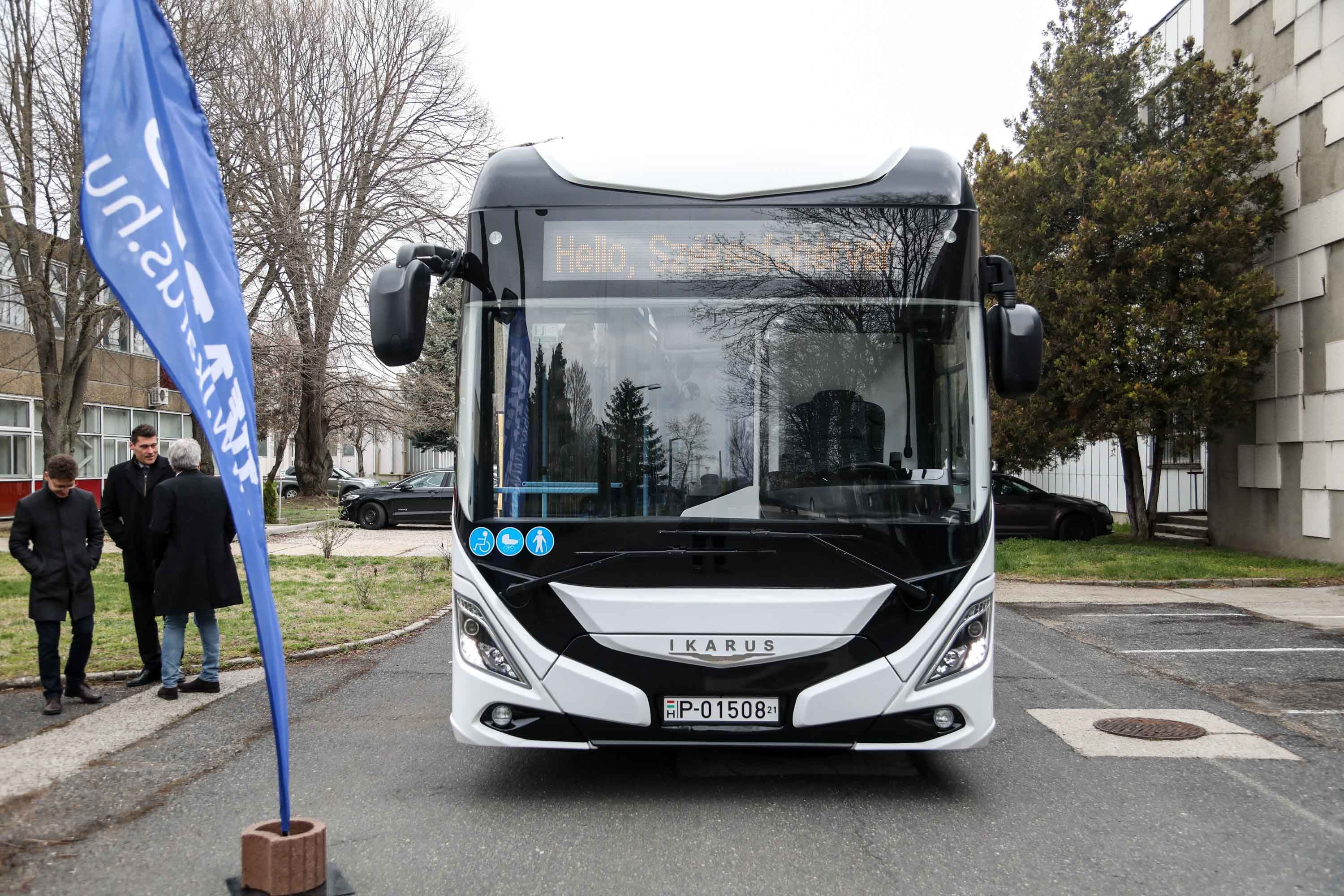 Ikarus 120e
