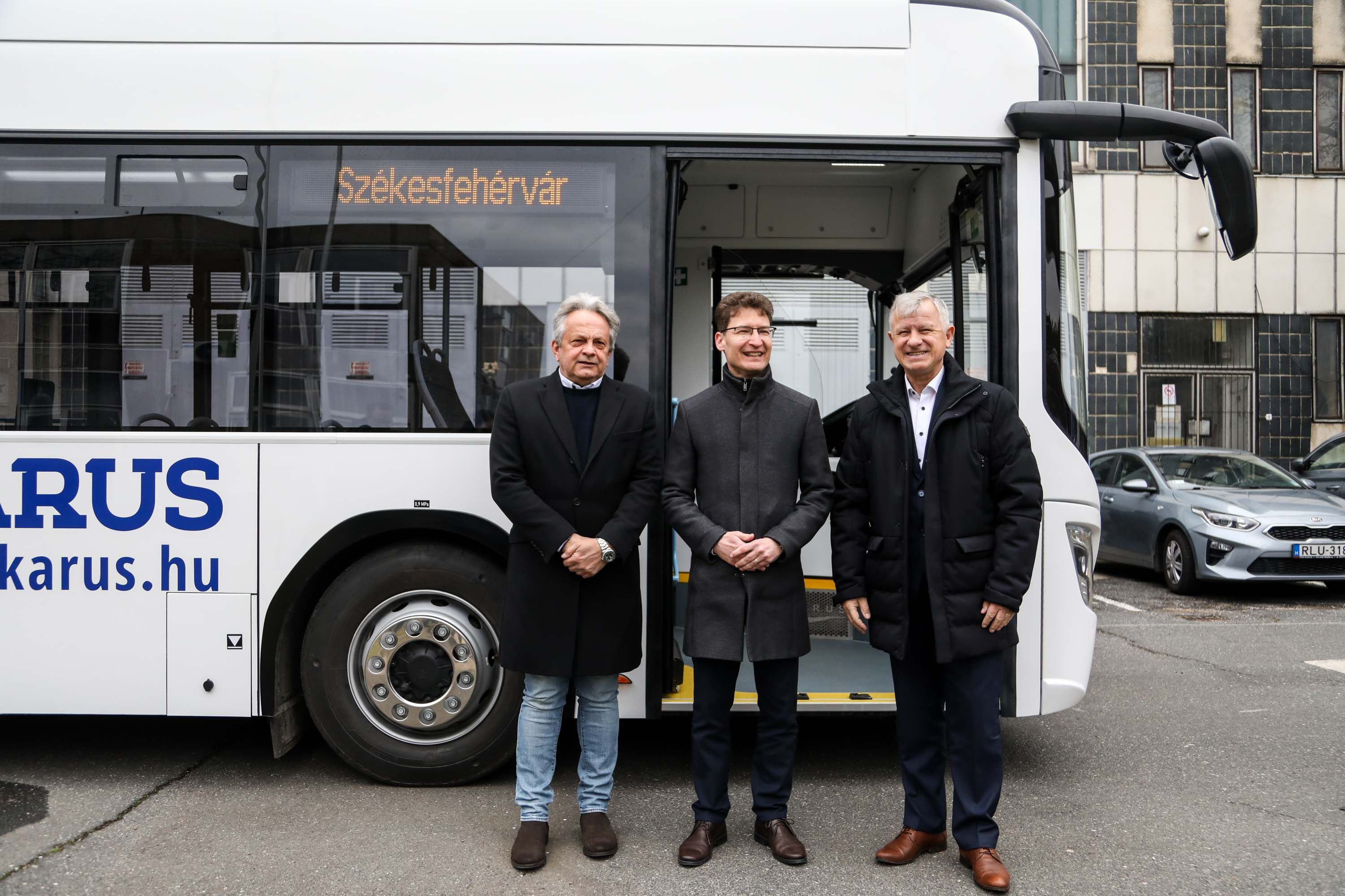 Ikarus 120e
