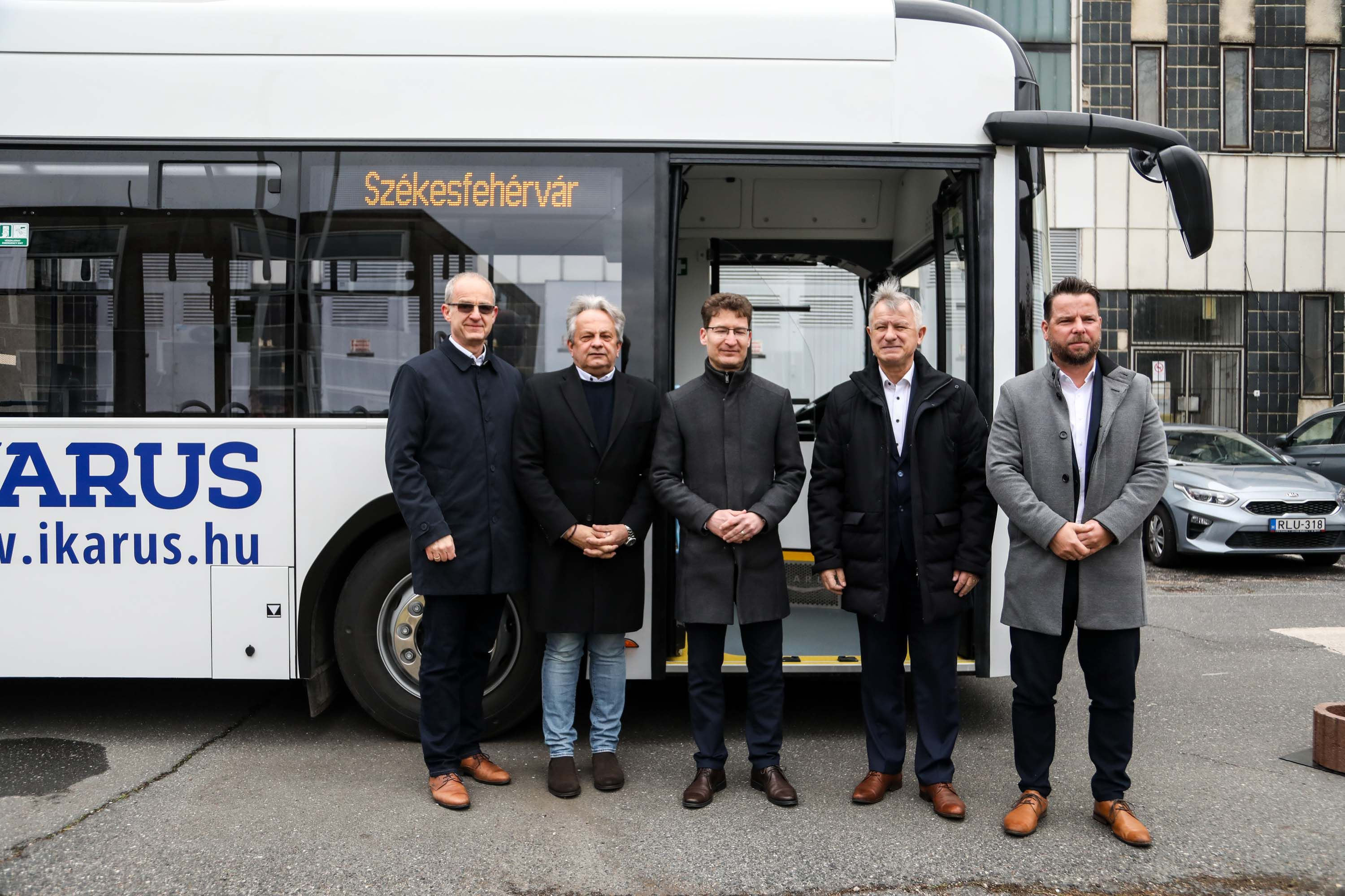 Ikarus 120e