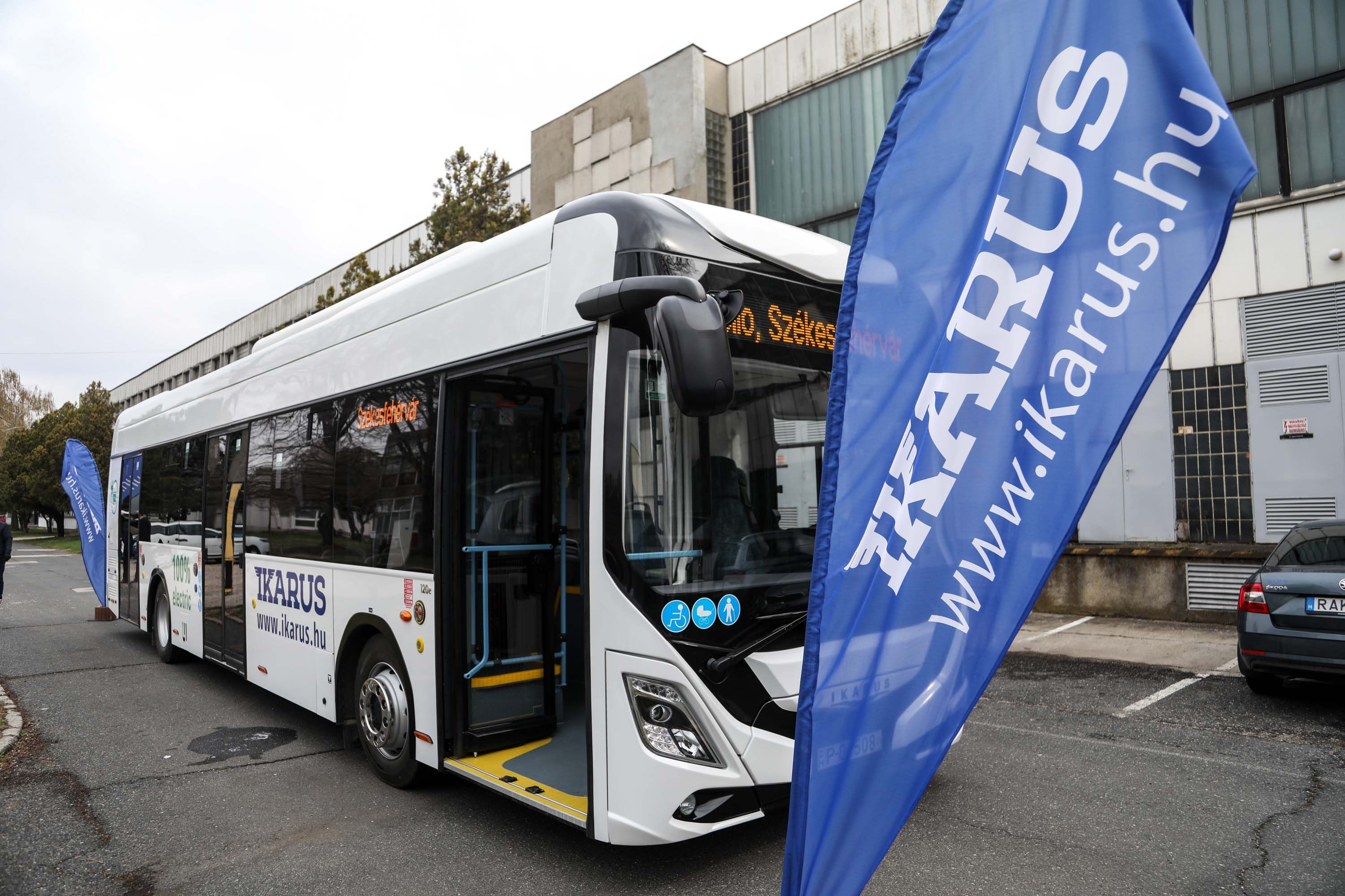 Ikarus 120e