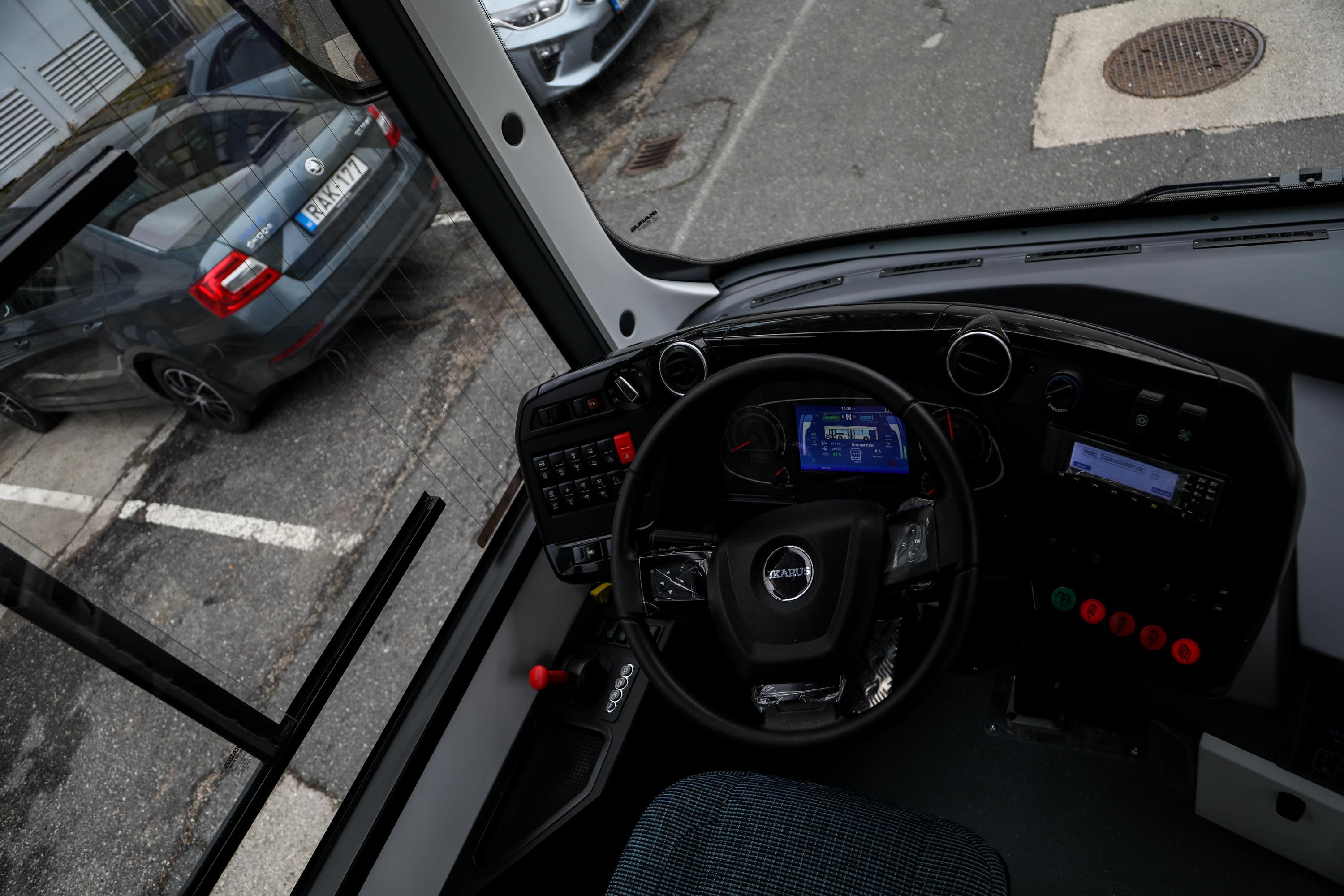 Ikarus 120e