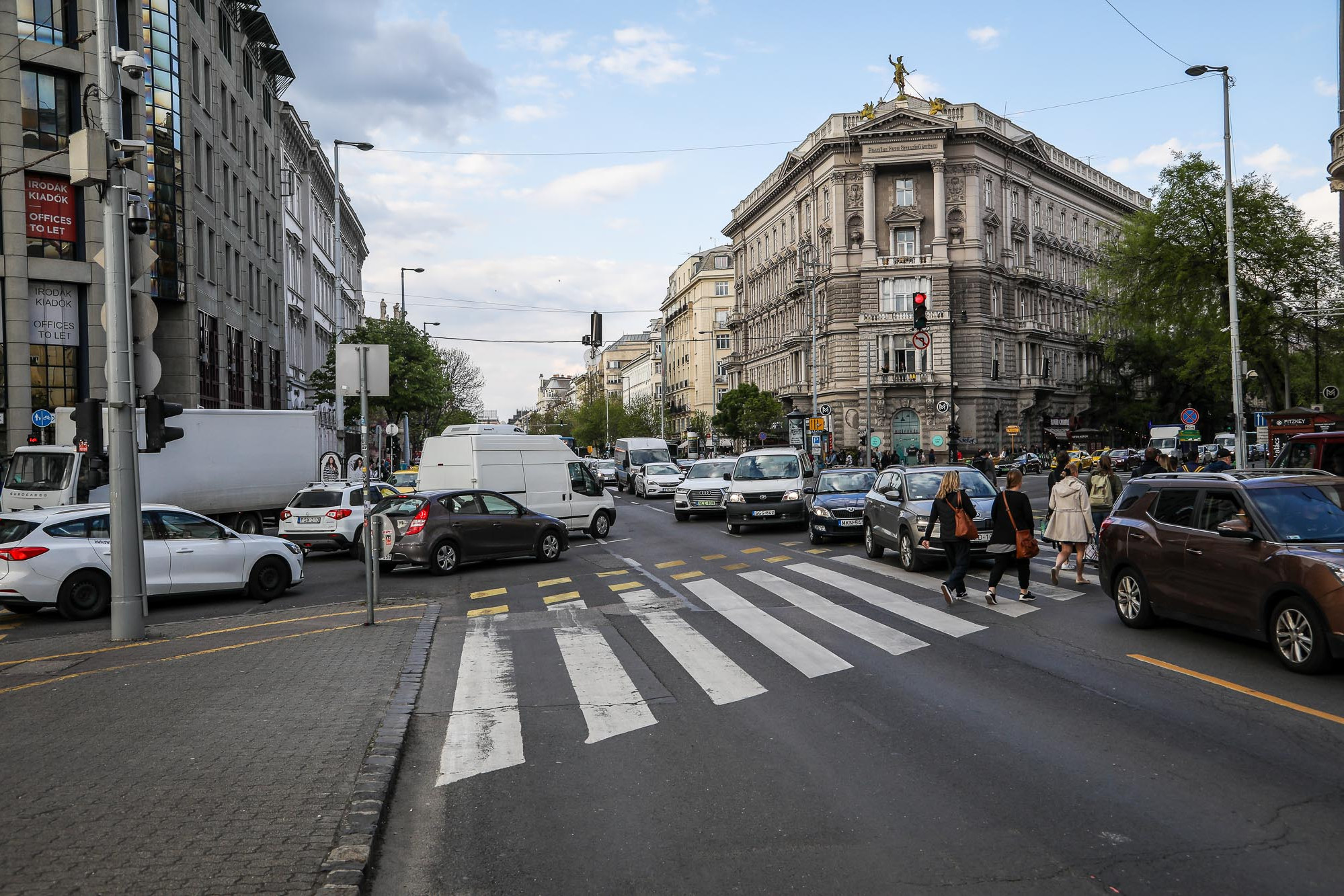 Dugó a városban