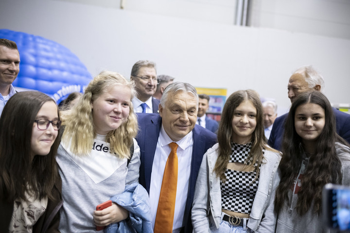 Orbán Viktor: Magyarországon jó élni, és jó dolgozni!
