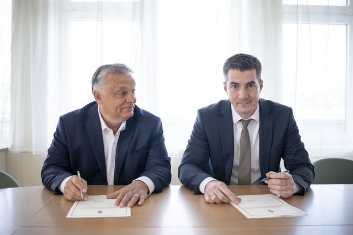 Orbán Viktor és Kocsis Máté aláírták az országgyűlési képviselői esküokmányt