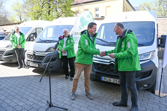 Kisbuszokkal segítik a kárpátaljaiakat