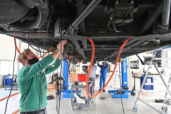 A járműipar tolta meg az ipari termelést májusban