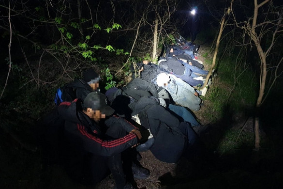 Több mint száz határsértőt tartóztattak fel Csongrád megyében éjszaka