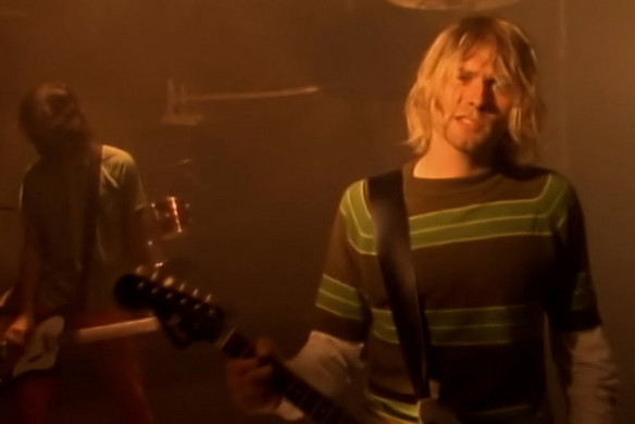 Elárverezik Kurt Cobain legendás kék gitárját