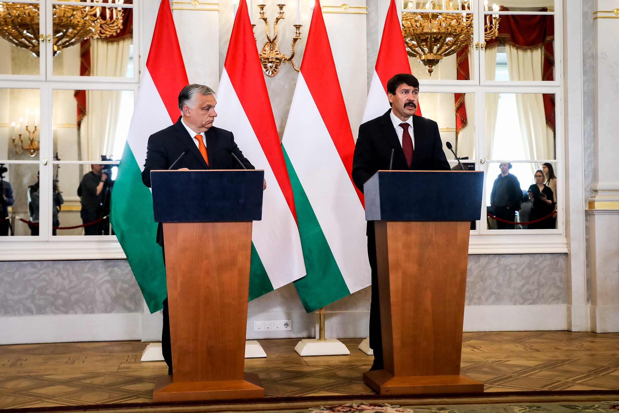 Orbán Viktort, a választásokon győztes Fidesz elnökét kérte fel kormányalakításra Áder János köztársasági elnök