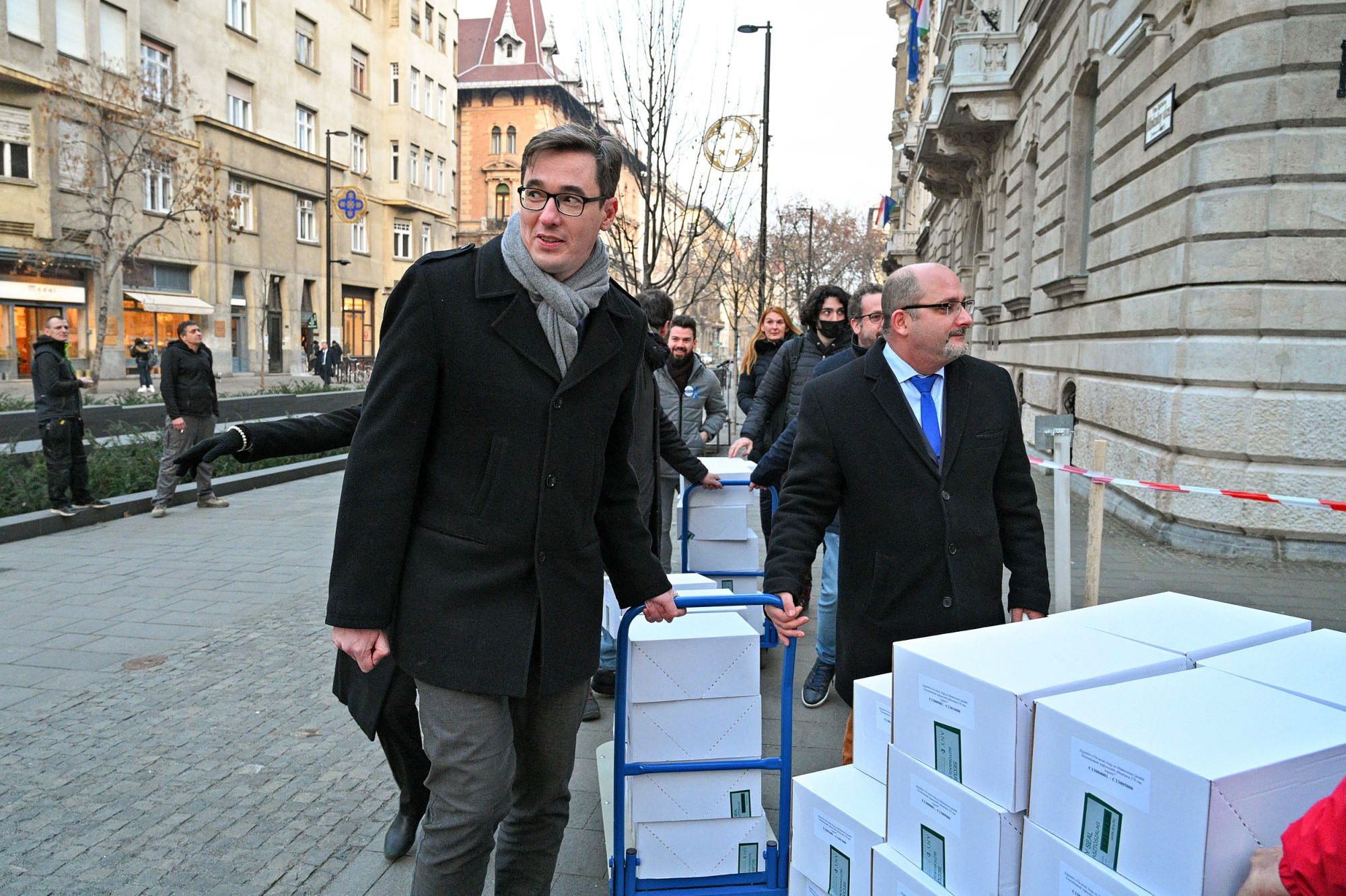 Másokat is megihletett Karácsony adománygyűjtő módszere + VIDEÓ