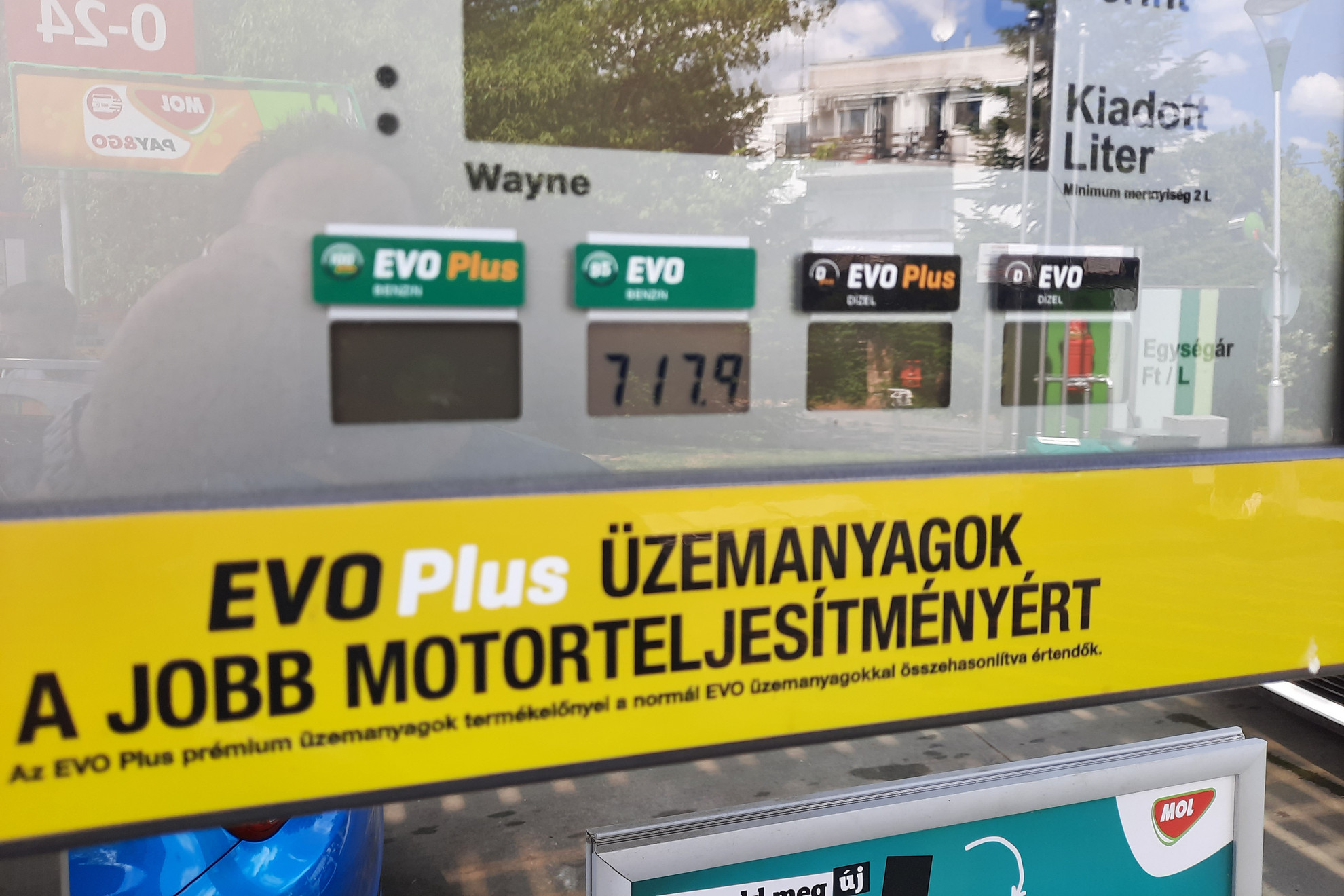 Már csak a magyar rendszámú autók tankolhatnak kedvezményesen