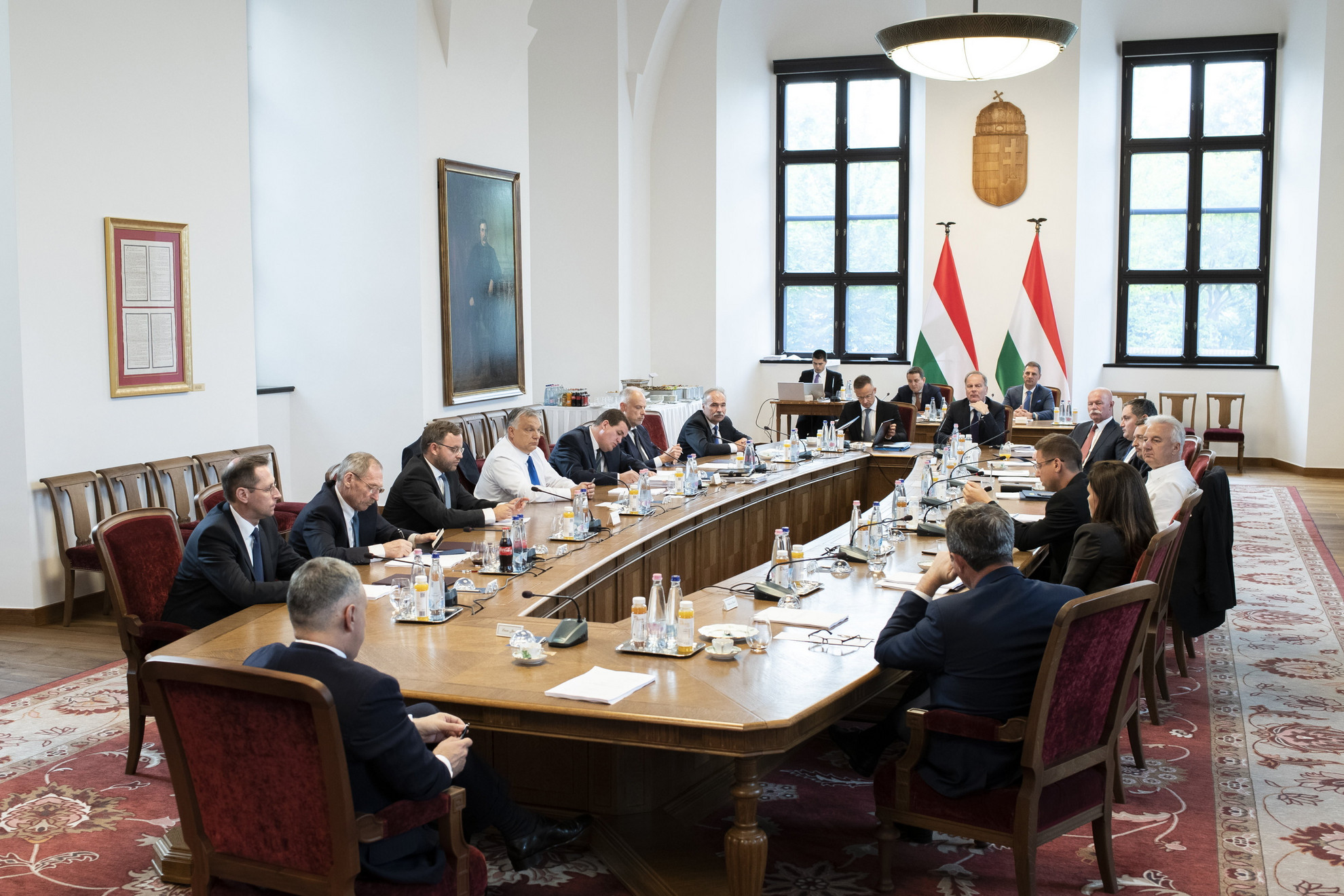 Orbán Viktor kormányfő (b4) és ötödik kormányának tagjai a kormány alakuló ülésén a Karmelita kolostorban 2022. május 24-én