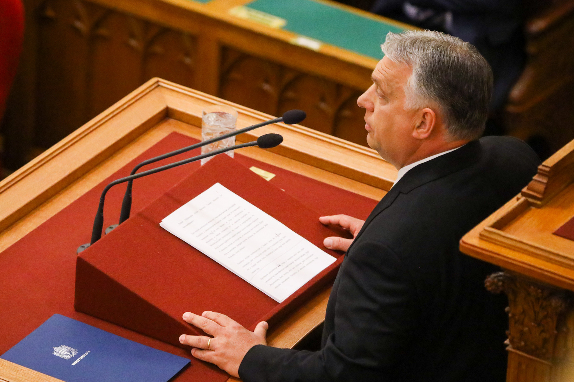 Orbán Viktor beszédet mond az Országgyűlésben, miután ötödször választották miniszterelnöknek 2022. május 16-án