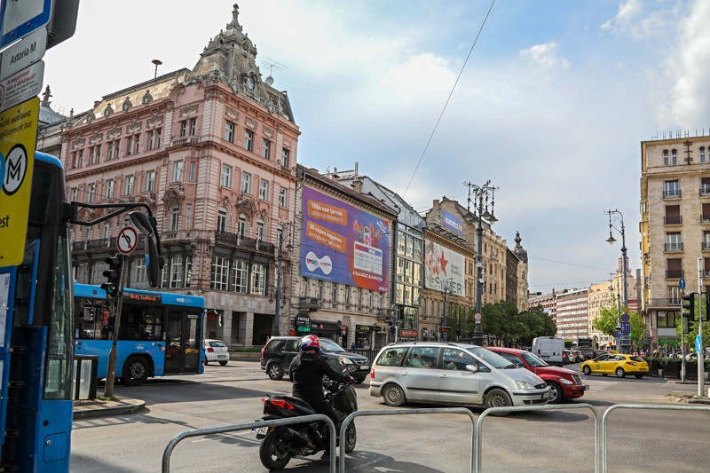 Dugó a városban
