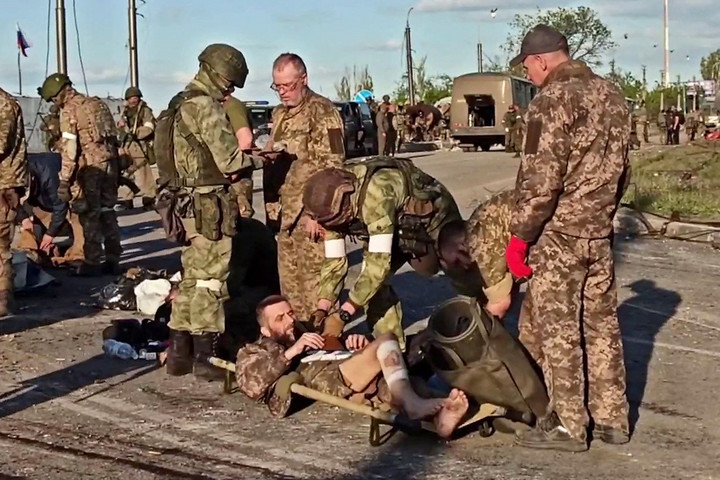 Evakuálják az Azovsztal acélmű ukrán védőit