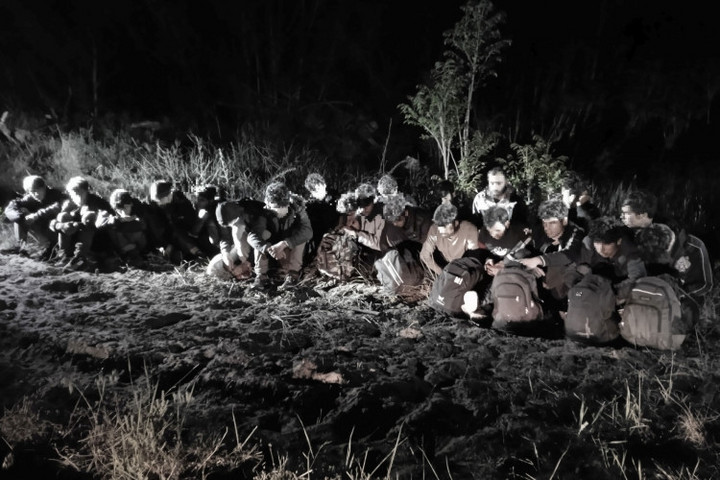 Százhetvenhét határsértőt tartóztattak fel éjszaka Csongrád megyében